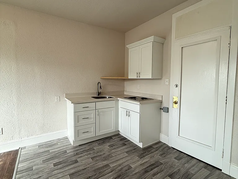 209 1/2 Wishkah St #309 — Photo 3