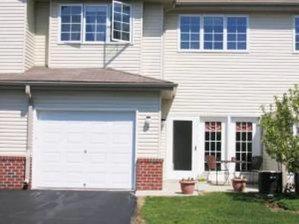 2426 Fox River Pkwy, Waukesha, WI 53189