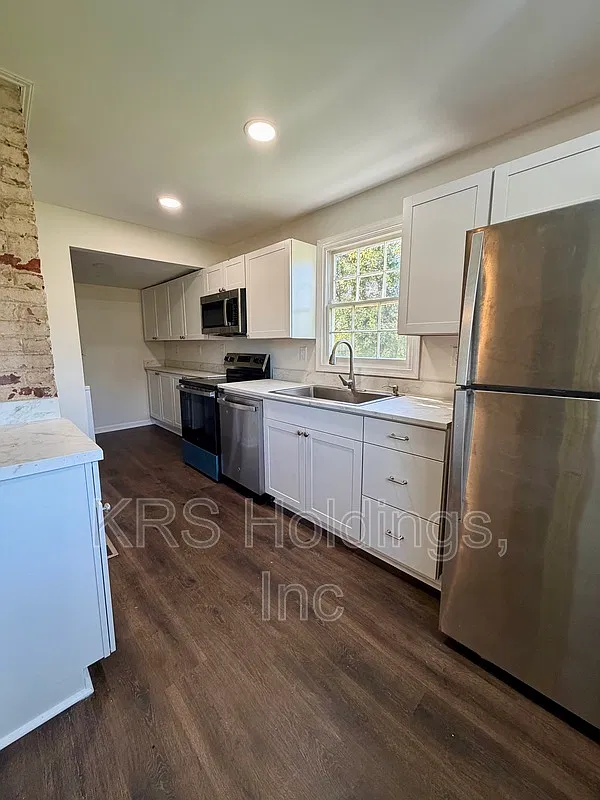4 bed, 2.0 bath, 2000 sqft, $2,650 — Photo 4