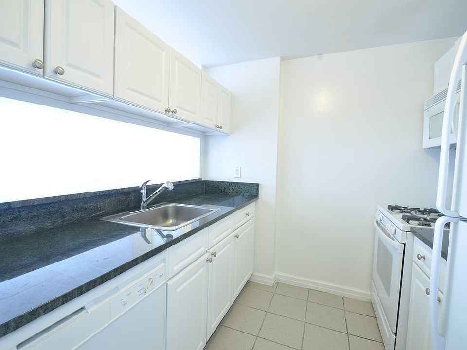 2nd image of 315 W 54th St #20