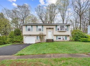 82 Costanzo Ct, Hamden, CT 06518