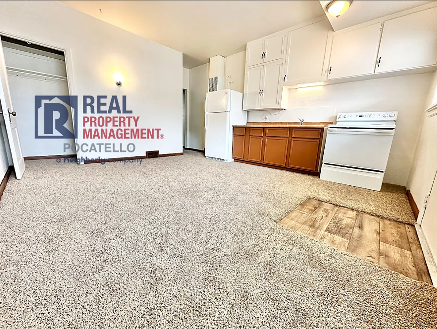355 S Johnson Ave — Photo 2