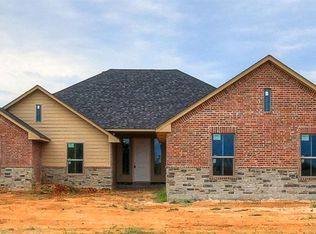 8621 Oak Tree Cir, Edmond, OK 73025