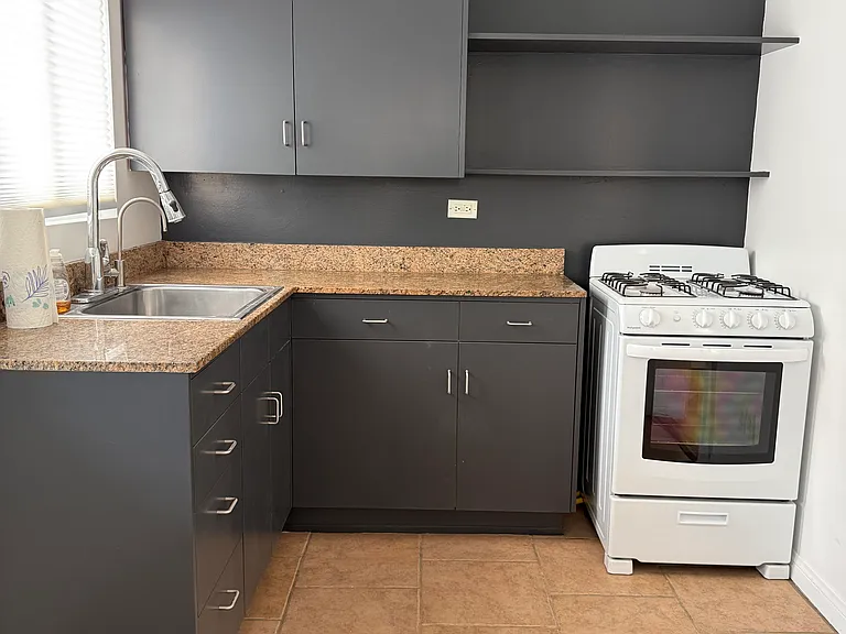 Small Kitchen (no dishwasher)