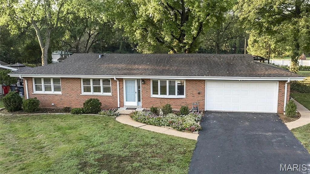 10124 Carolynne Dr photo 1