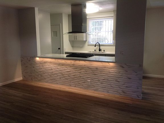 3rd image of 4427 Woodman Ave