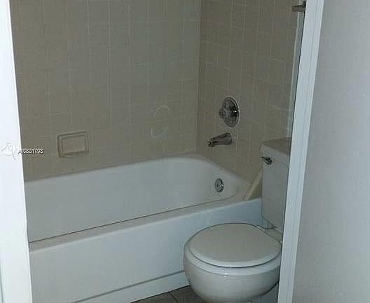 5th image of 700 Executive Center Dr APT 33