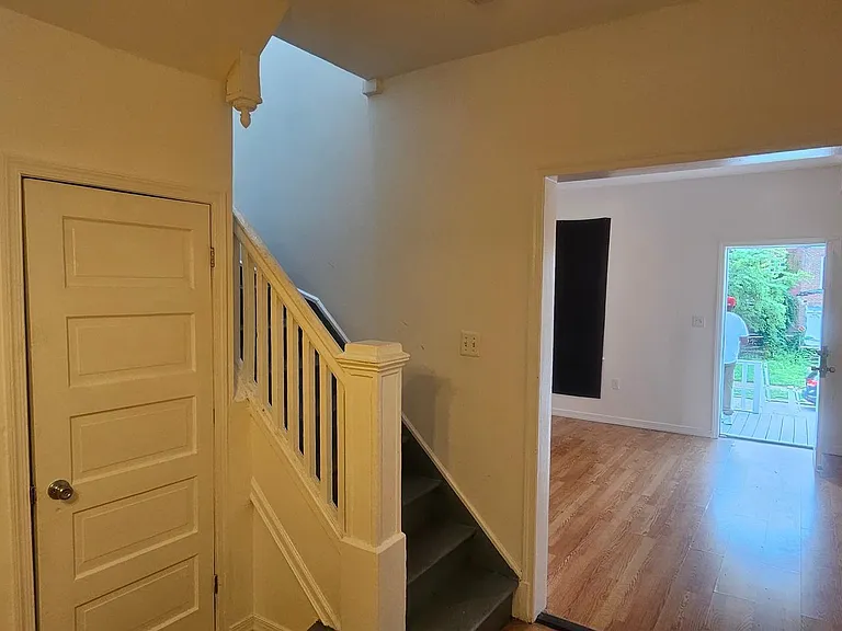 2548 Oswego Ave — Photo 10