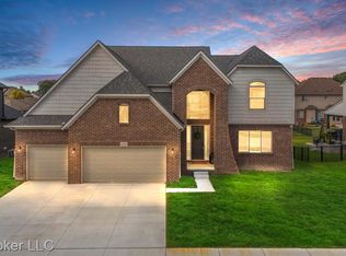 24599 Brookshire Dr, Macomb, MI