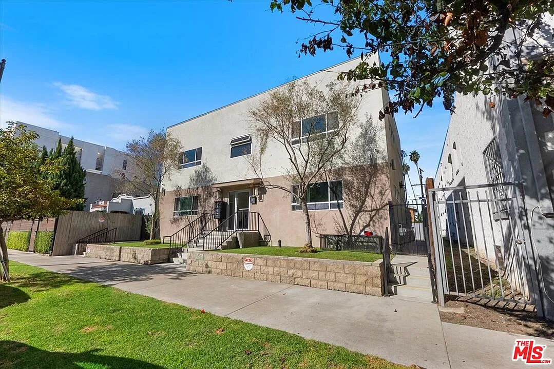 2 bed, 1.0 bath, $2,850 — Photo 1