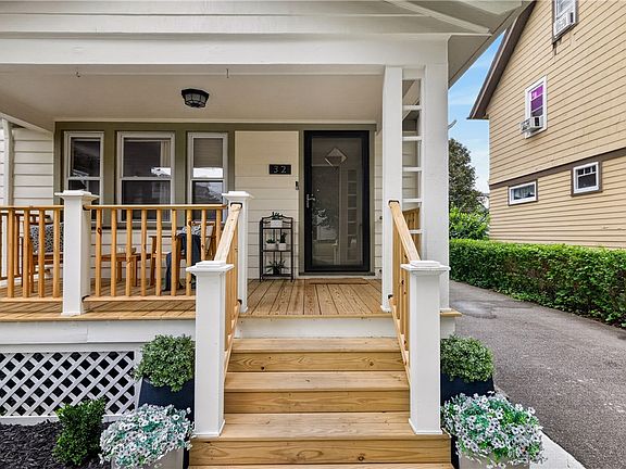 3rd image of 32 Pershing Dr