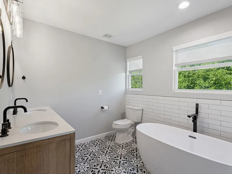 2728 Livingston Ave — Photo 16