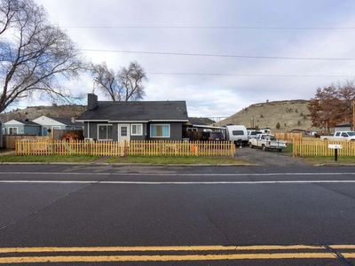 12 SW 2nd St, Madras, OR, 97741