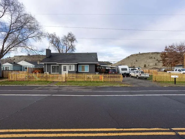 12 SW 2nd St, Madras, OR 97741