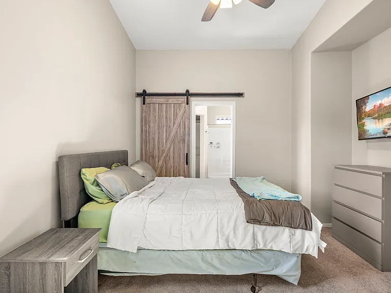 2450 W Glenrosa Ave #9 — Photo 17