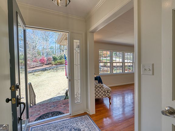 2nd image of 4 Wayne St SW