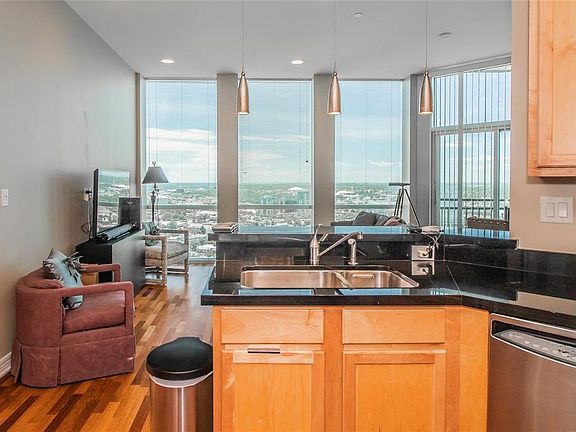 5th image of 500 Throckmorton St APT 2406