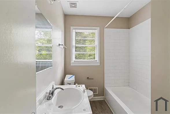 2616 Wood Dr NE — Photo 17