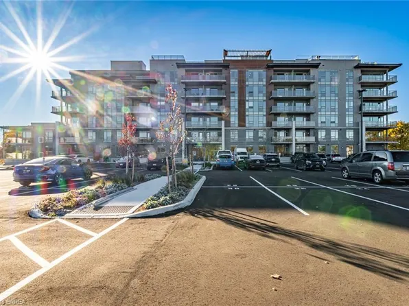 34 Norman St #409, Brantford, ON N3R 2Y1