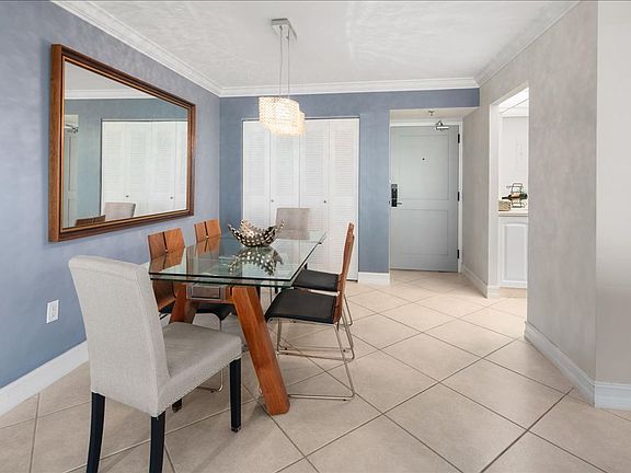 5th image of 320 Seaview Ct