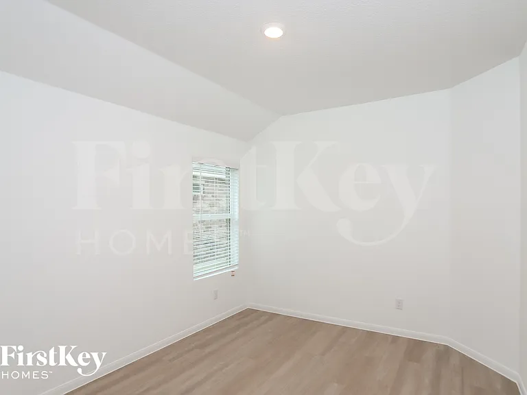 9246 Landa Fls — Photo 11