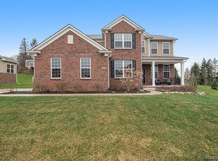 6100 Ardmore Ln, Clarkston, MI 48348