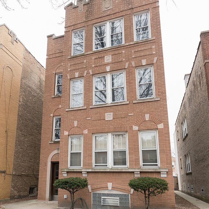 1st image of 5745 N Rockwell St APT 2