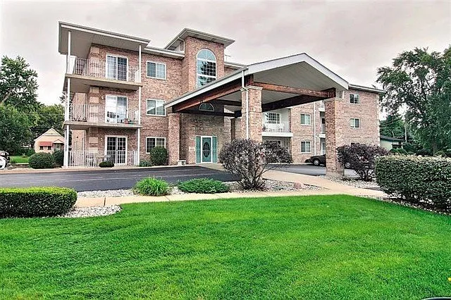 18216 Lange St APT 1A photo 1
