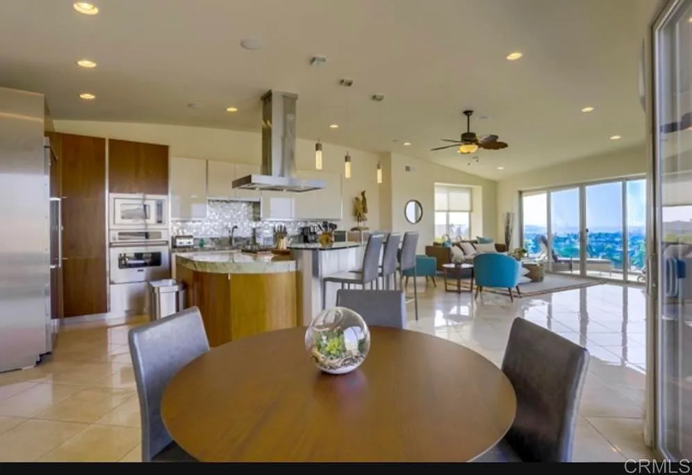 4 bed, 4.5 bath, 3337 sqft, $13,500 — Photo 4