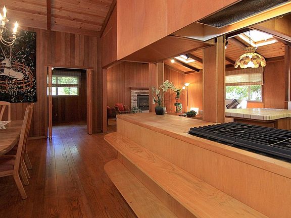 4th image of 725 Huckleberry Cir