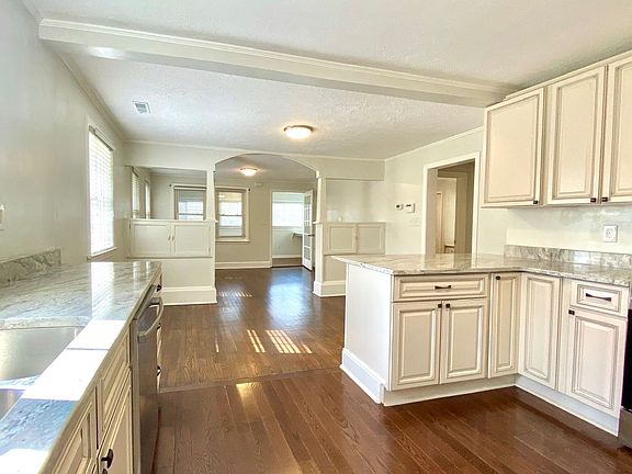 5th image of 310 Oakdale Dr