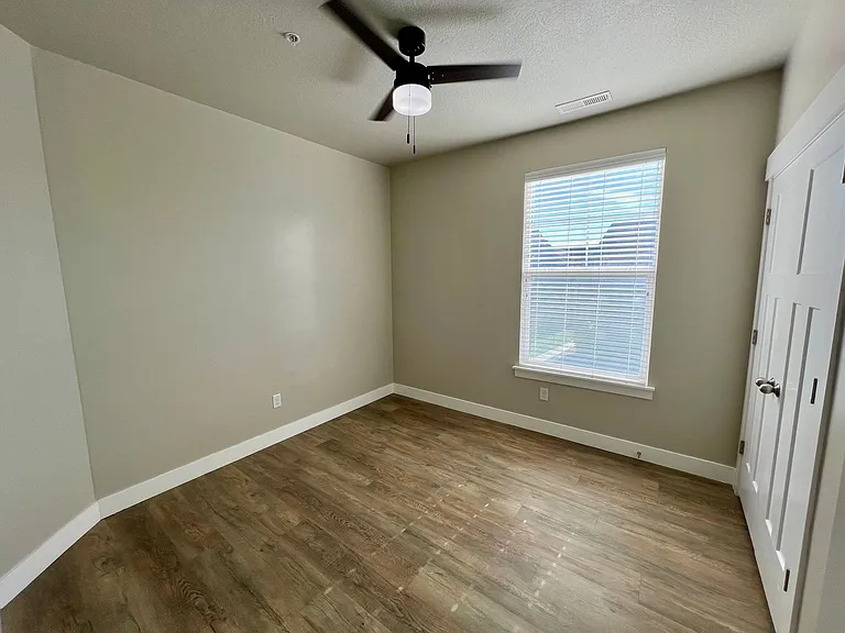 49 W Silver Springs Dr — Photo 9