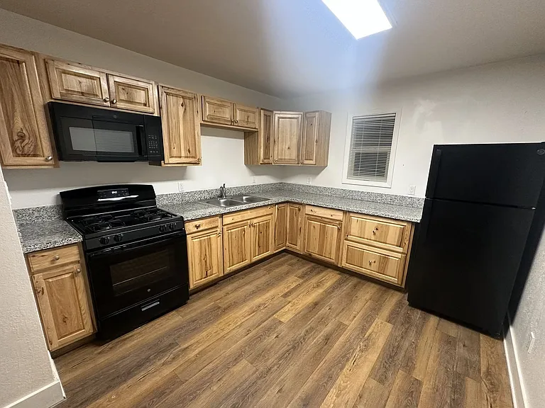 969 Brockway Ave — Photo 11