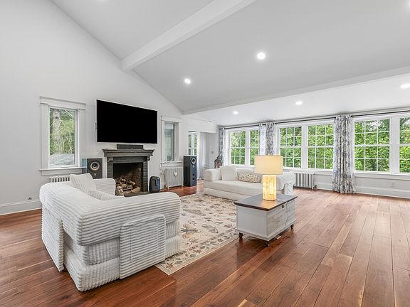 4th image of 104 Buckingham Cir