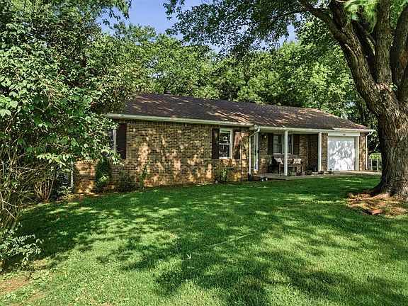 3rd image of 168 Circle Dr