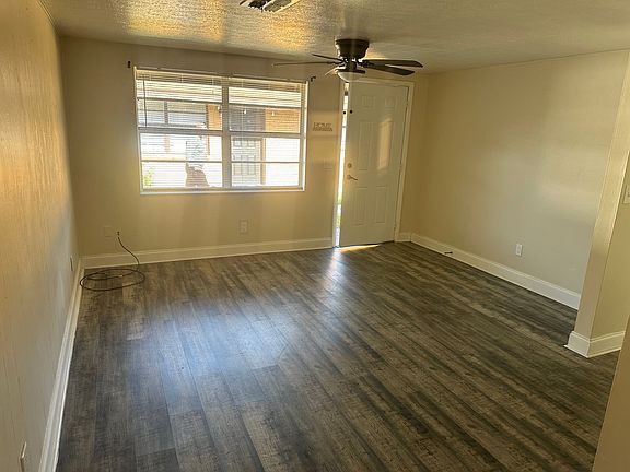 3rd image of 8942 Temple Terrace Hwy