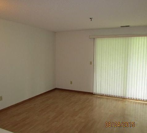 3rd image of 1215 Ferndale St N Unit 4
