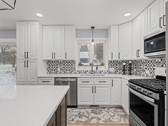 3rd image of 2129 Arkwright St N