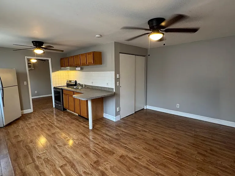 2602 Chesterfield Ct #4 — Photo 2