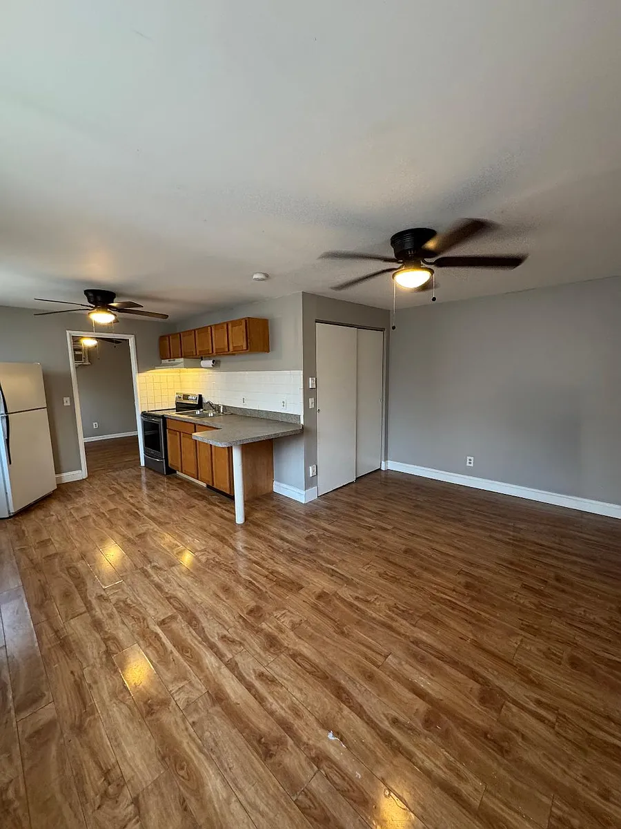 Building Photo - 2602 Chesterfield Ct #1
