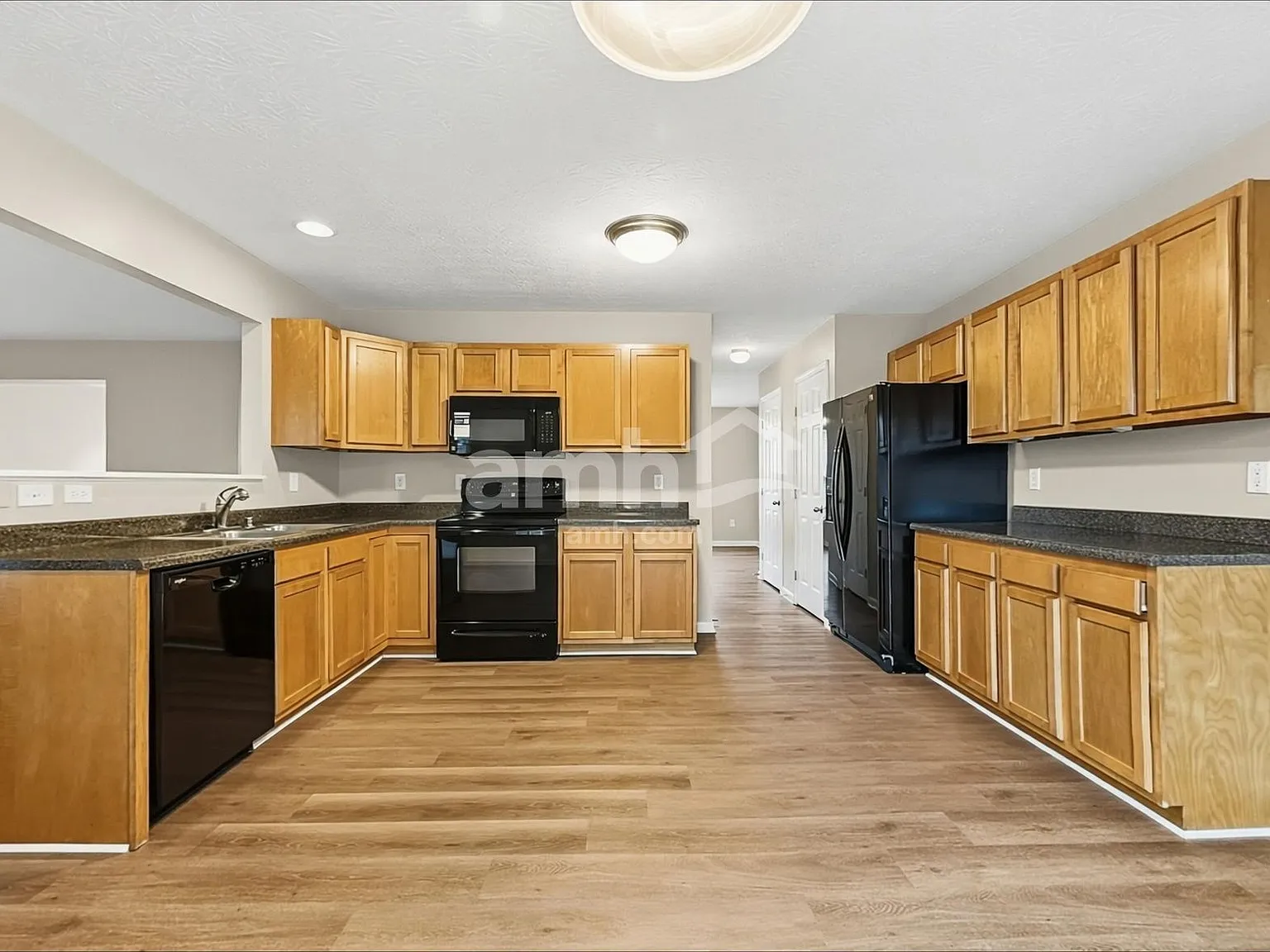 3 bed, 2.5 bath, 1998 sqft, $2,535 — Photo 3