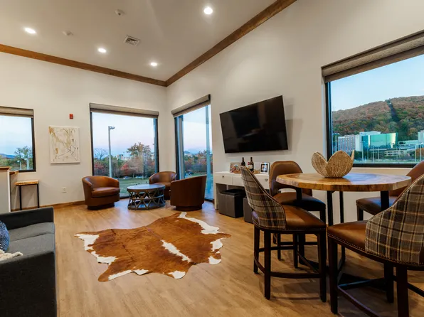 102 Edinburgh St SW #307, Roanoke, VA 24014