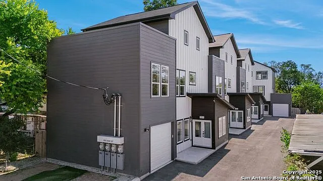 3 bed, 3.0 bath, 2016 sqft, $2,300 — Photo 2