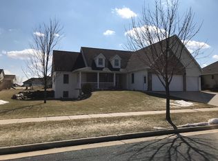 811 Chickadee Dr, Cambridge, WI 53523