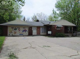 1081 Houran St, Flint, MI 48532