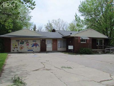 1081 Houran St, Flint, MI, 48532