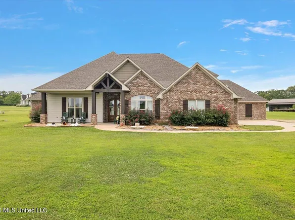 140 Winchester Dr, Flora, MS 39071