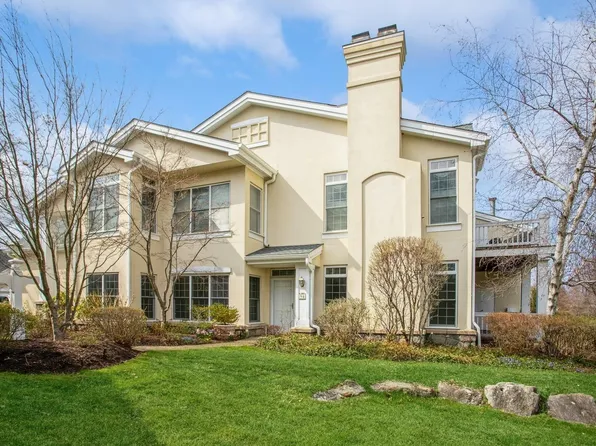 94 Doral Greens Drive W, Rye Brook, NY 10573