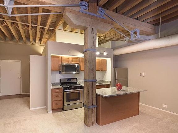 3rd image of 1400 N Wells St