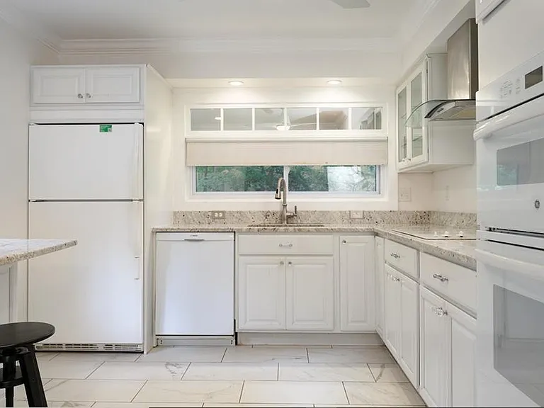 14 Currier Pl — Photo 3